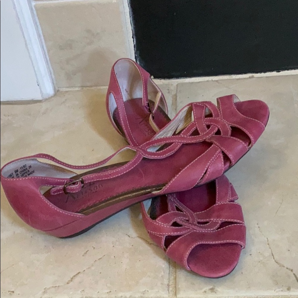Dark pink cute small wedge shoes ! - Picture 3 of 4